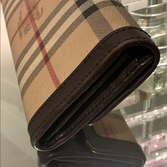 Burberry Wallet - Picture 4 of 9